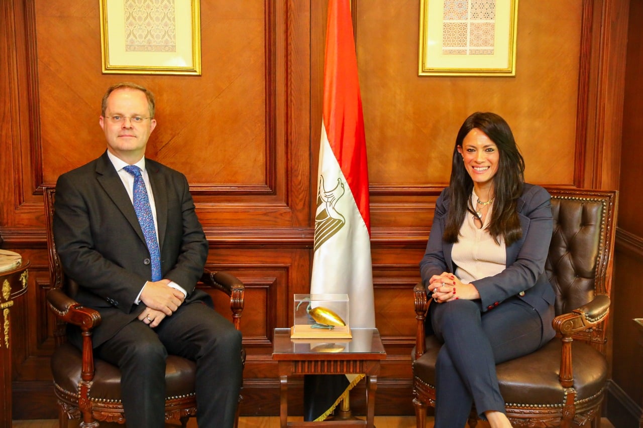 وزيرة التعاون الدولي تلتقي السفير البريطاني بالقاهرة