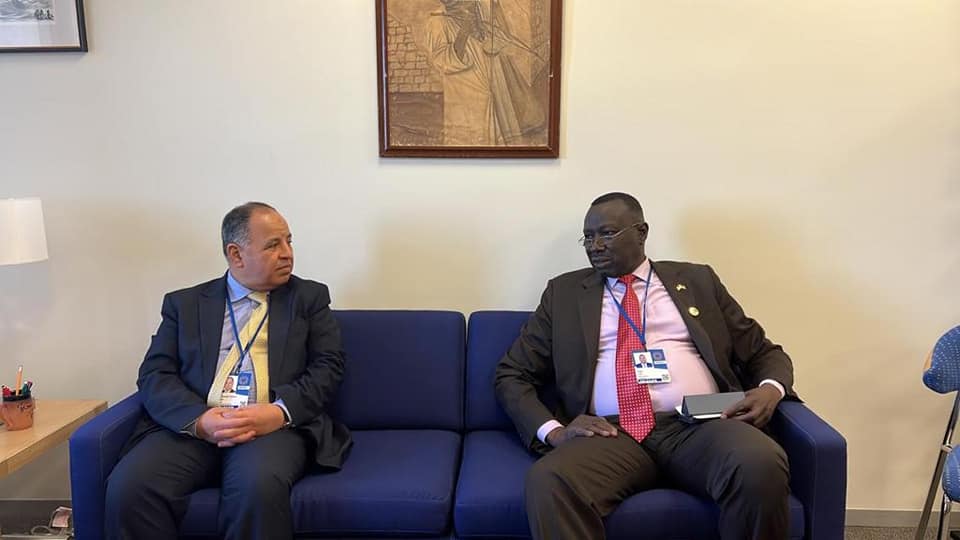 وزير المالية يلتقي نظيره بجنوب السودان