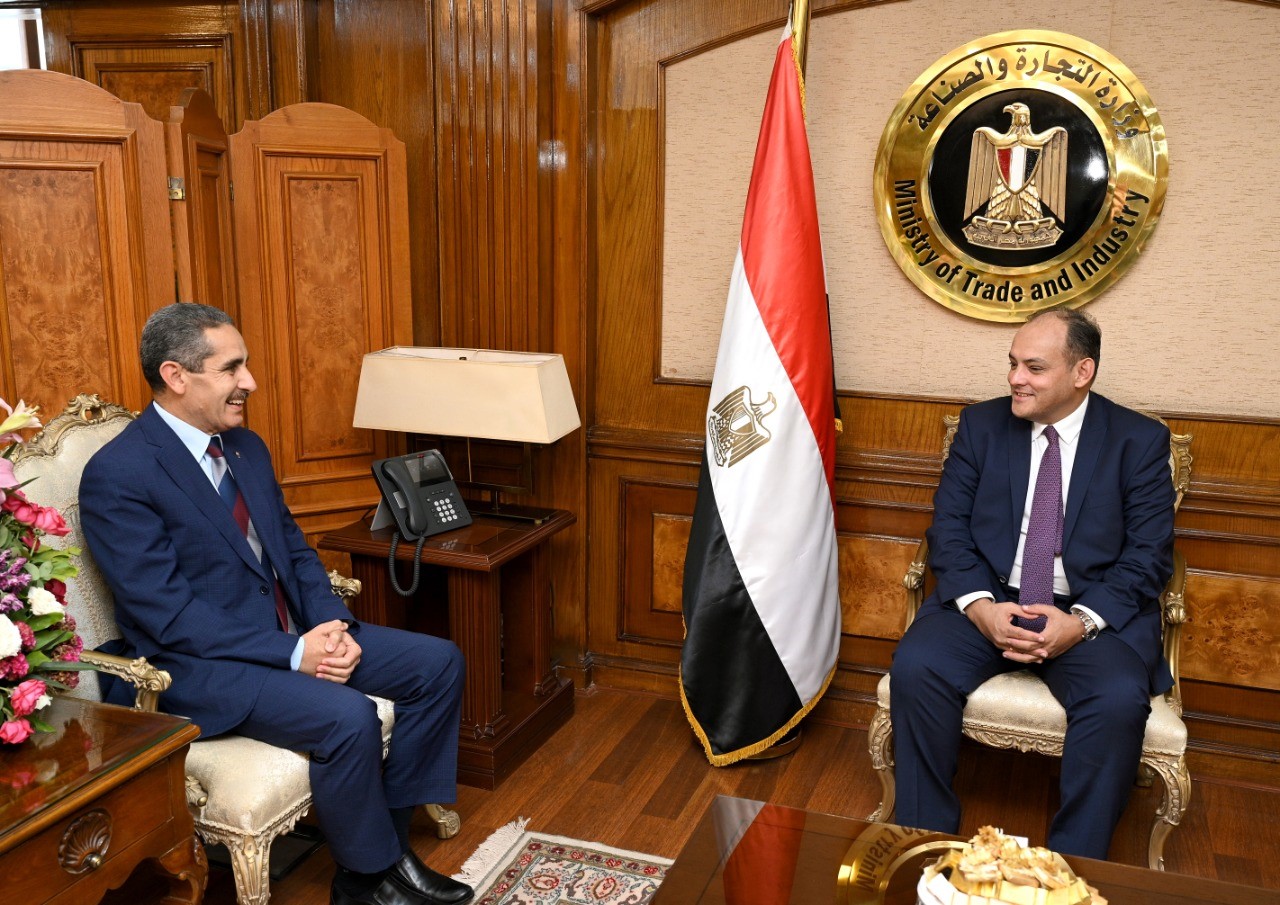 وزير التجارة والصناعة ومحافظ الغربية