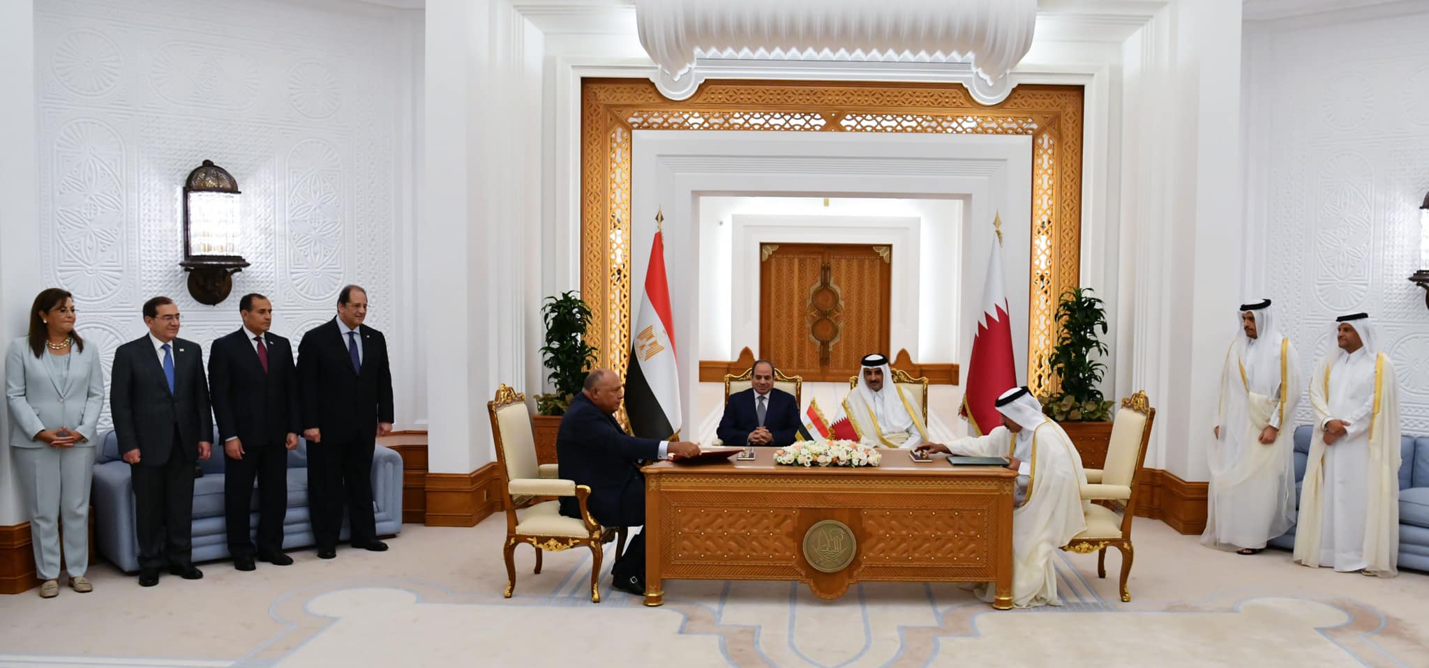 الرئيس السيسي وأمير قطر يشهدان توقيع مذكرات التفاهم