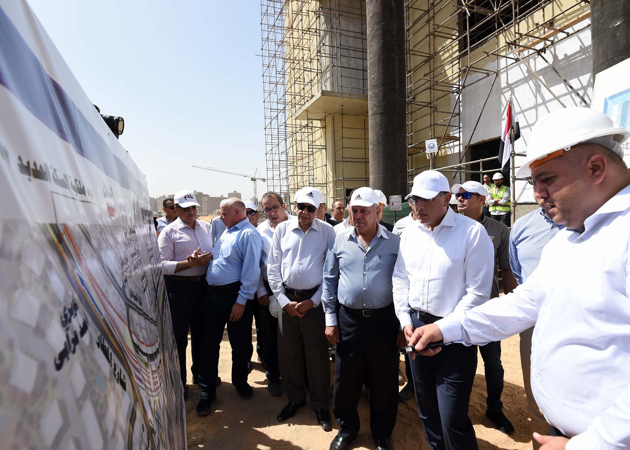 مصطفى مدبولي رئيس الوزراء يتفقد مشروع سكة حديد بمنطقة باشتيل