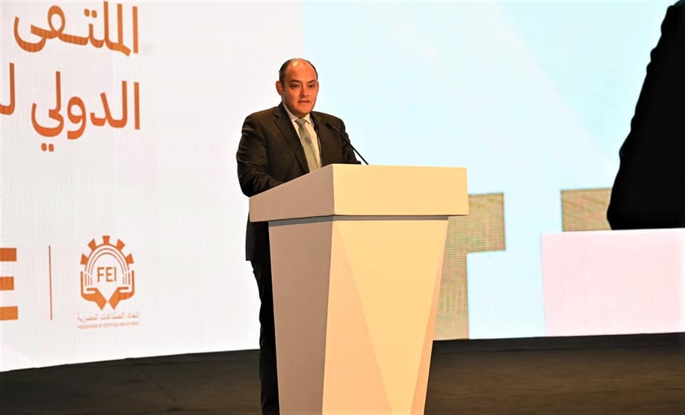 وزير التجارة والصناعة أحمد سمير خلال الملتقى والمعرض الدولي الأول للصناعة