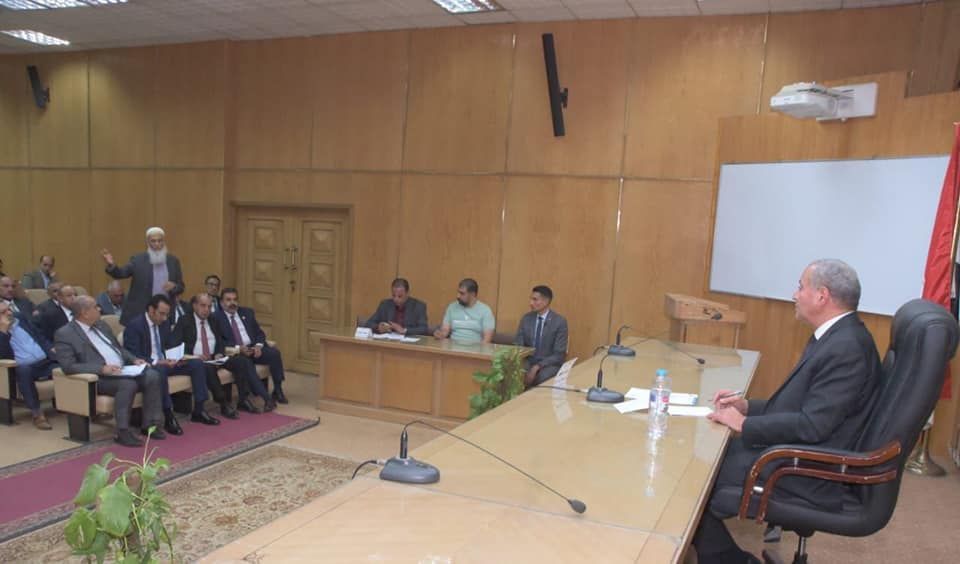 وزير التموين علي المصيلحي خلال لقاءه مع كبار منتجى وموردي ومصنعي السلع الغذائية