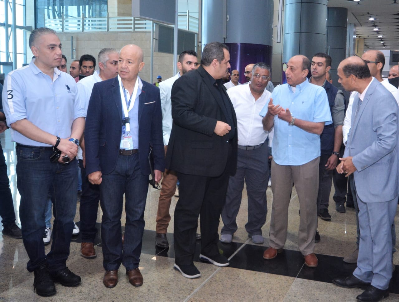 وزير الطيران المدني محمد عباس حلمي يتفقد مطار سفنكس