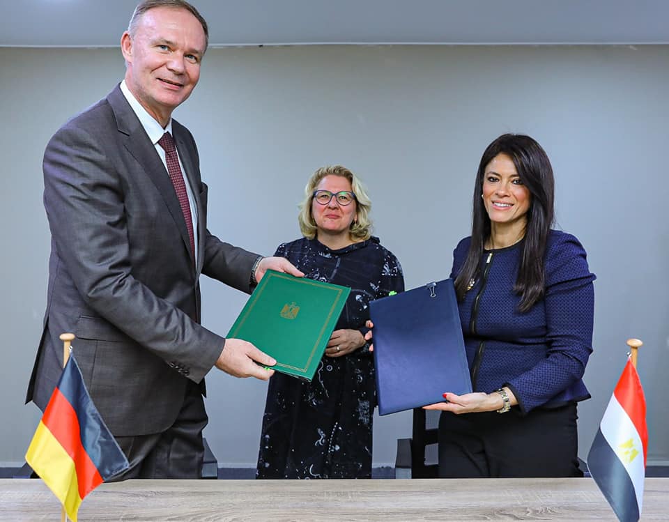 وزيرة التعاون الدولي رانيا المشاط وممثلي دولة ألمانيا أثناء توقيع الاتفاقيات