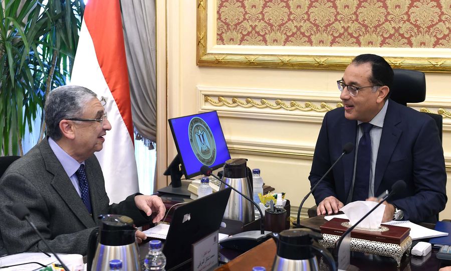 رئيس الحكومة مصطفى مدبولي ووزير الكهرباء محمد شاكر