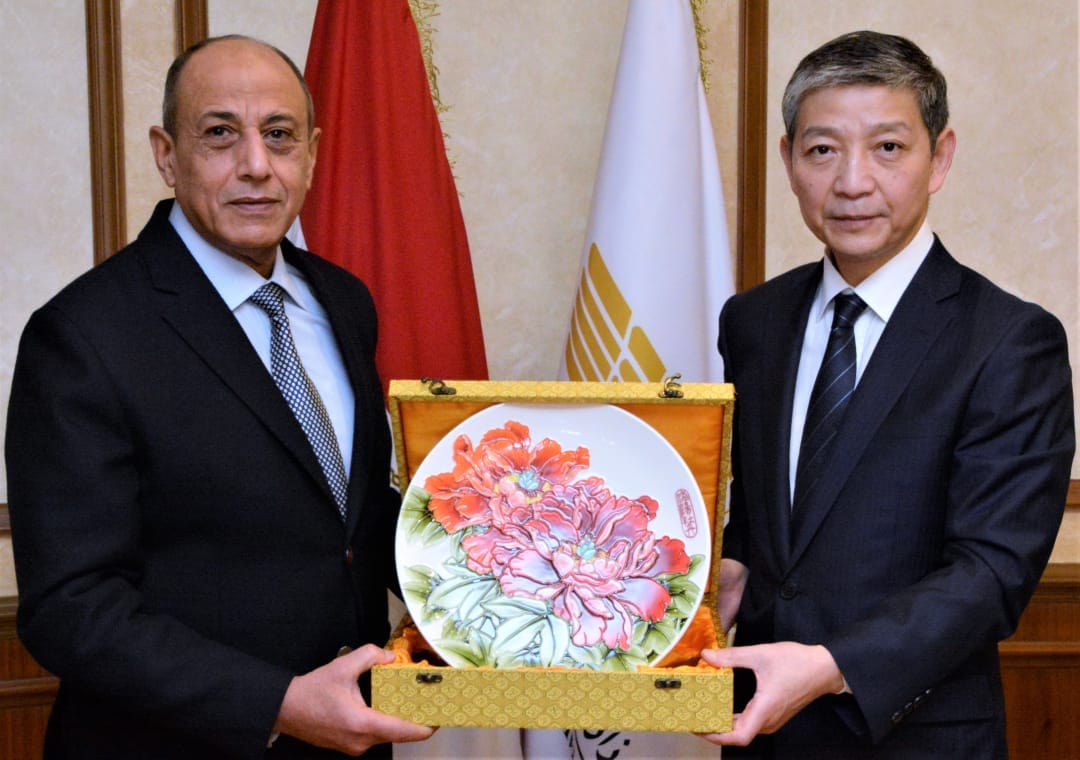 وزير الطيران محمد عباس مع لياو ليتشيانج سفير الصين