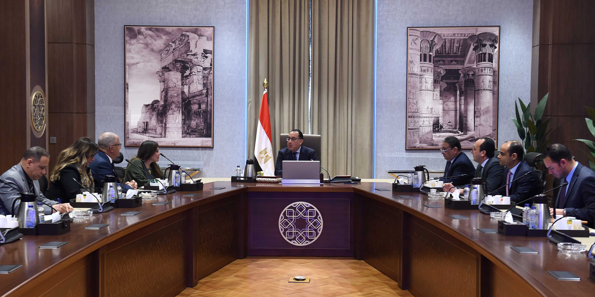 رئيس الحكومة مصطفى مدبولي مع ممثلي اتحاد الصناعات المصرية