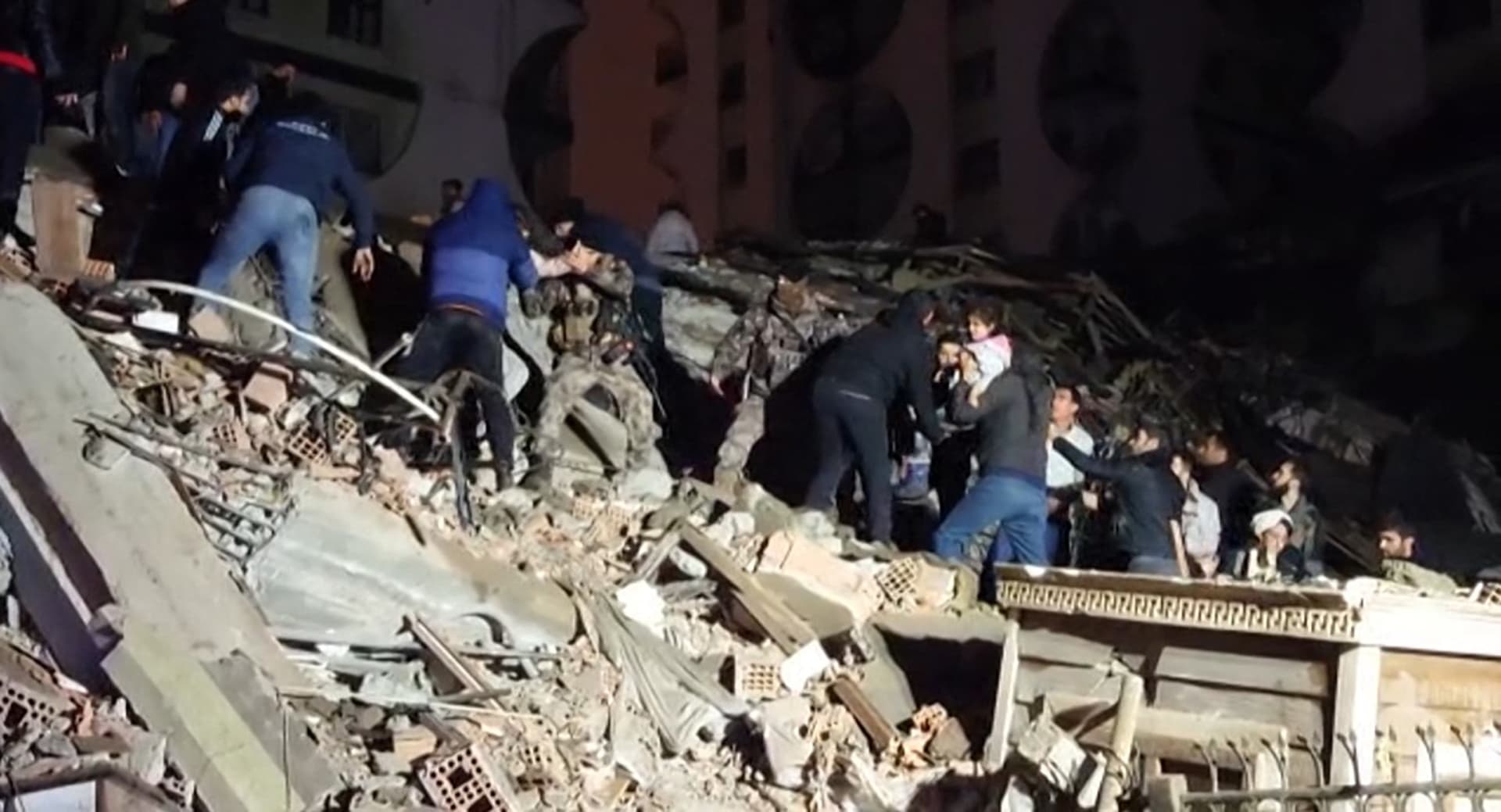 مباني مهدمة إثر زلزال تركيا