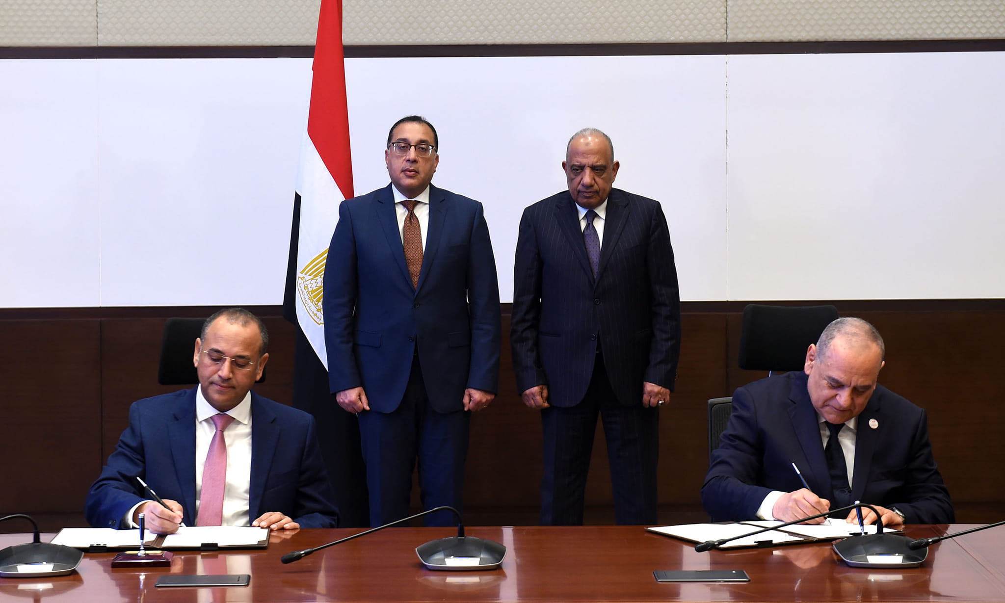 مصطفى مدبولي رئيس الوزراء يشهد توقيع مذكرة تفاهم لتطوير شركة النصر للزجاج والبلور
