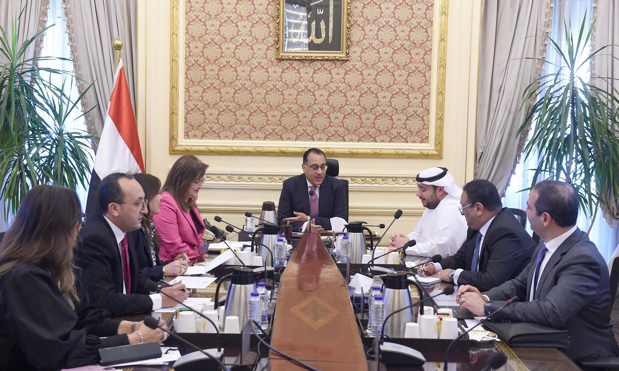 رئيس الوزراء مصطفى مدبولي مع رئيس مجلس إدارة شركة أبو ظبي