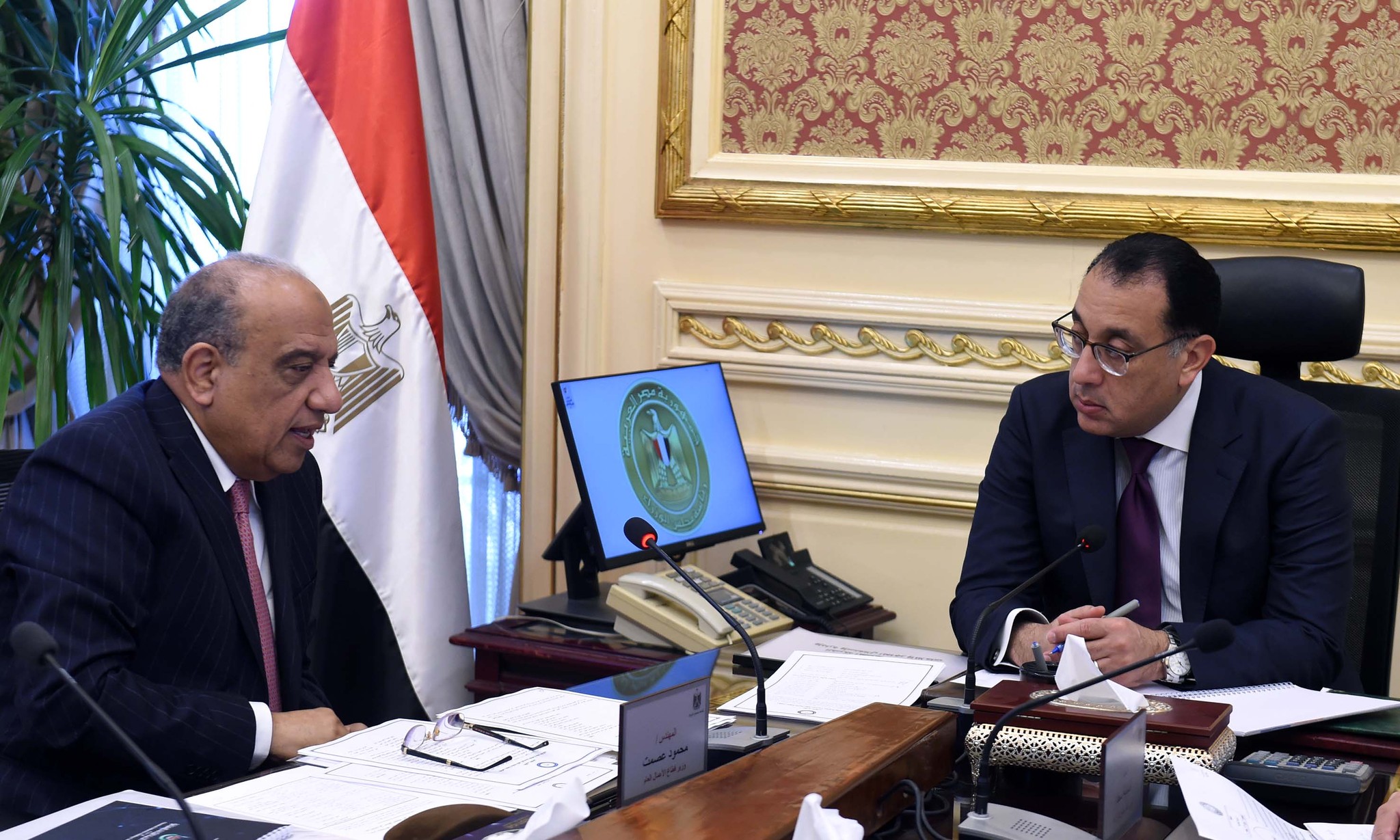 رئيس الوزراء مصطفى مدبولي مع وزير قطاع الأعمال محمود عصمت