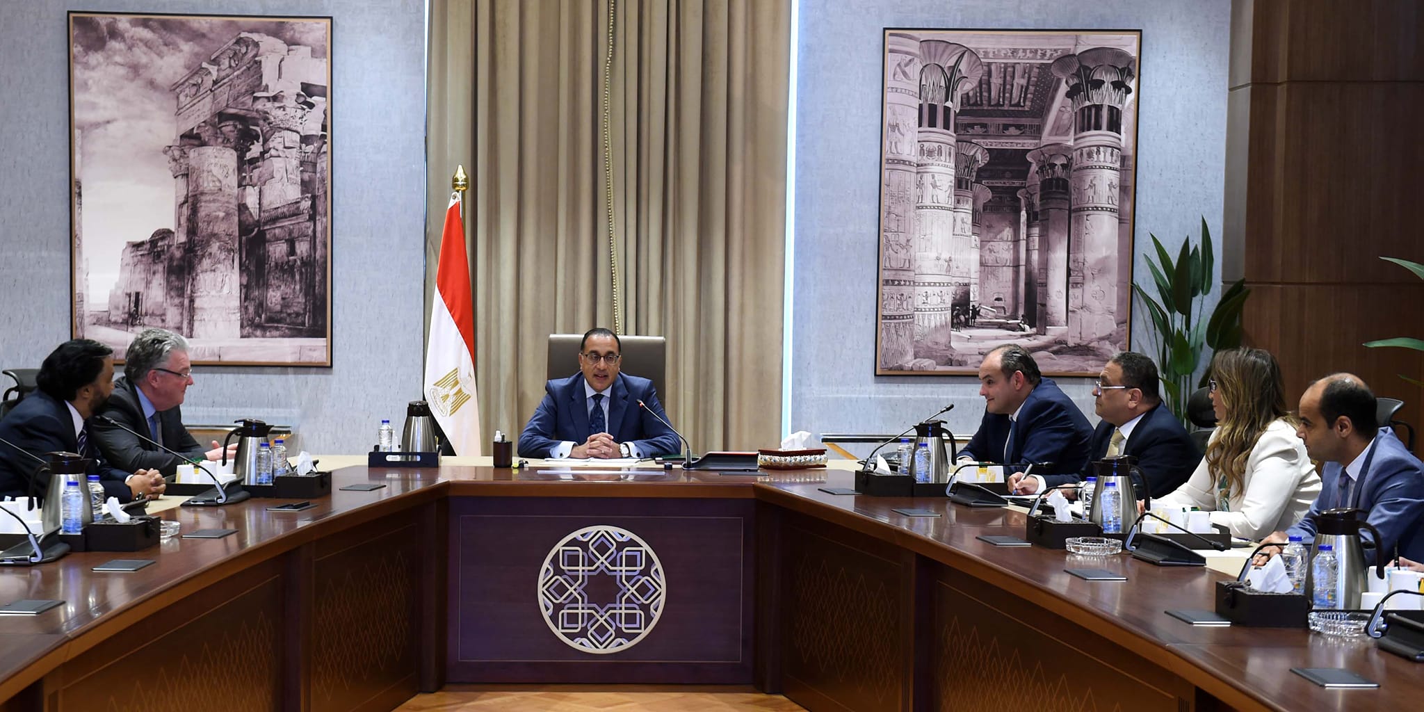 رئيس الوزراء مصطفى مدبولي مع ممثلي شركة DHL