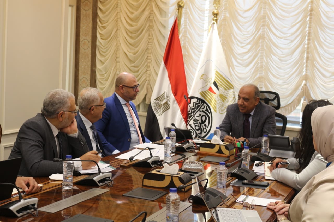 وزير قطاع الأعمال محمود عصمت مع رئيس البورصة رامي الدكاني