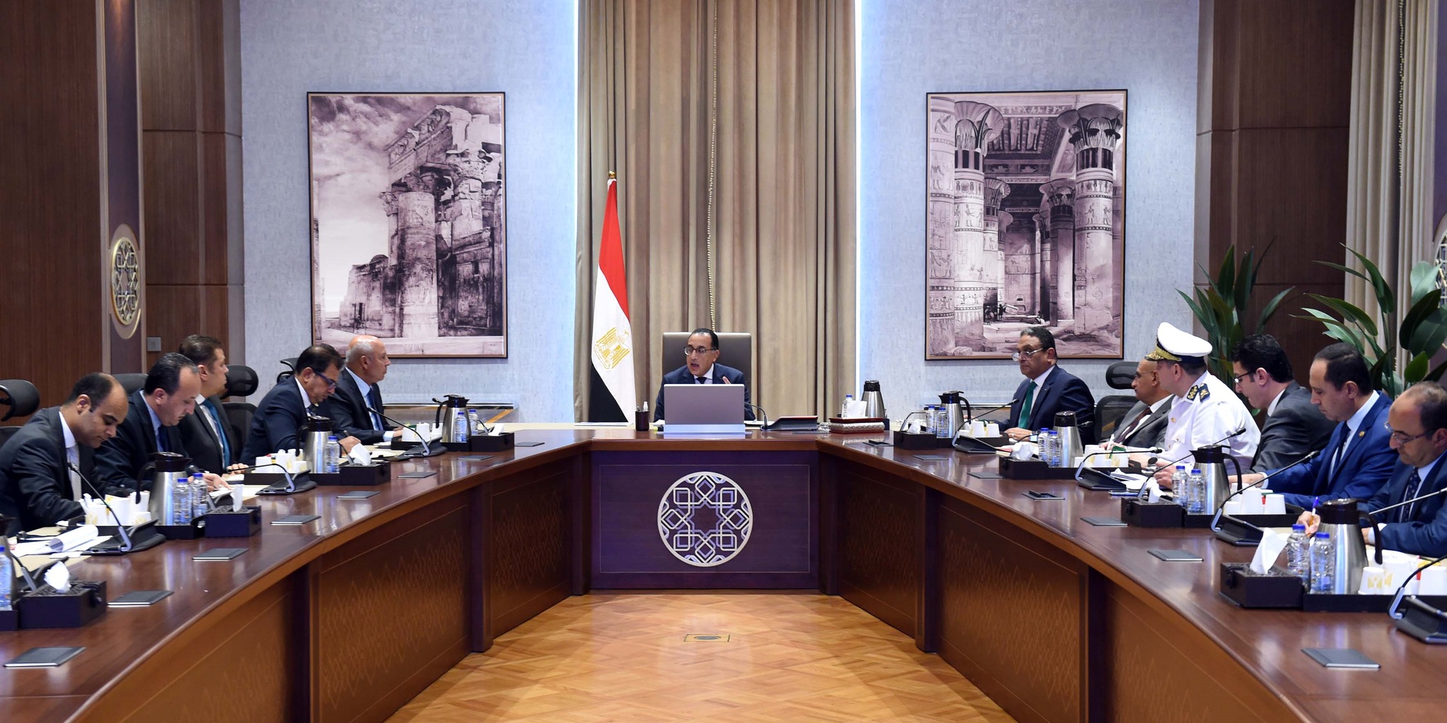 رئيس الوزراء في اجتماع لمناقشة إجراءات سياحة اليخوت