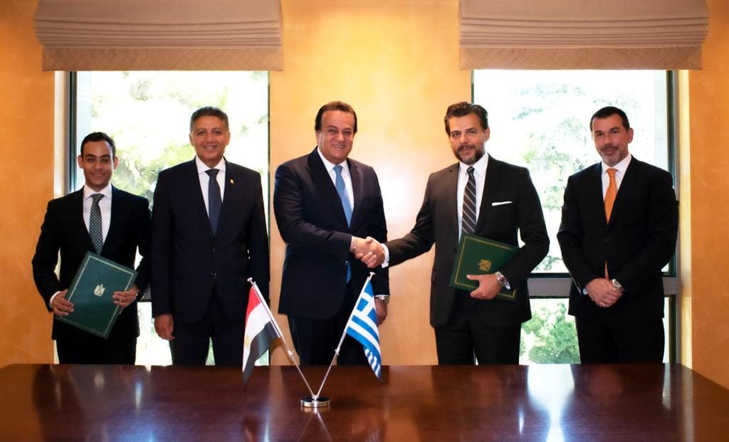 وزارة الصحة توقع بروتوكول تعاون مع مجموعة أثينا الطبية