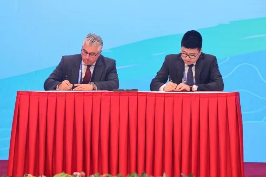 اقتصادية قناة السويس توقع اتفاقية استثمارية مع هينجتونج الصينية باستثمارات 18 مليون دولار