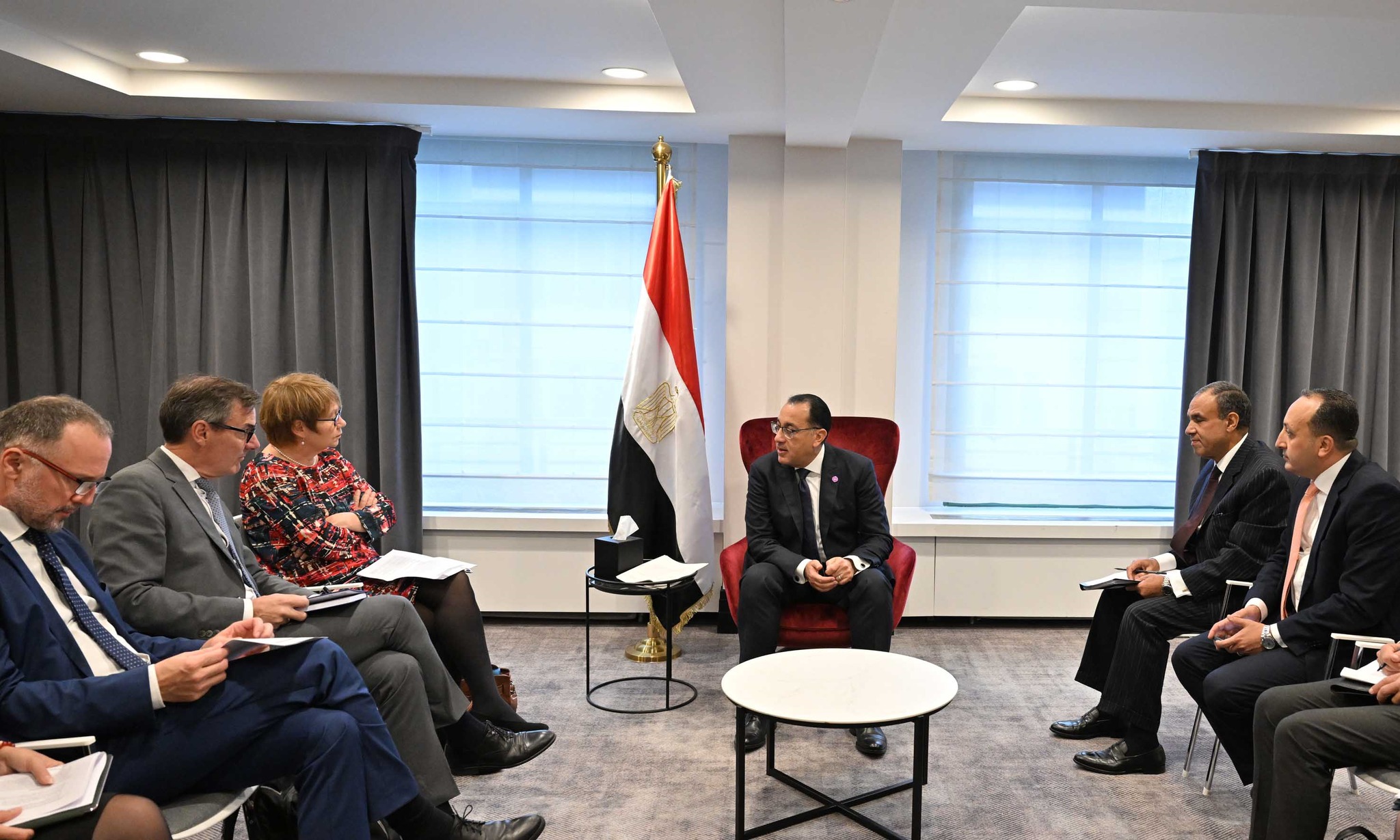 مصطفى مدبولي رئيس الوزراء مع رئيسة البنك الأوروبي لإعادة الإعمار