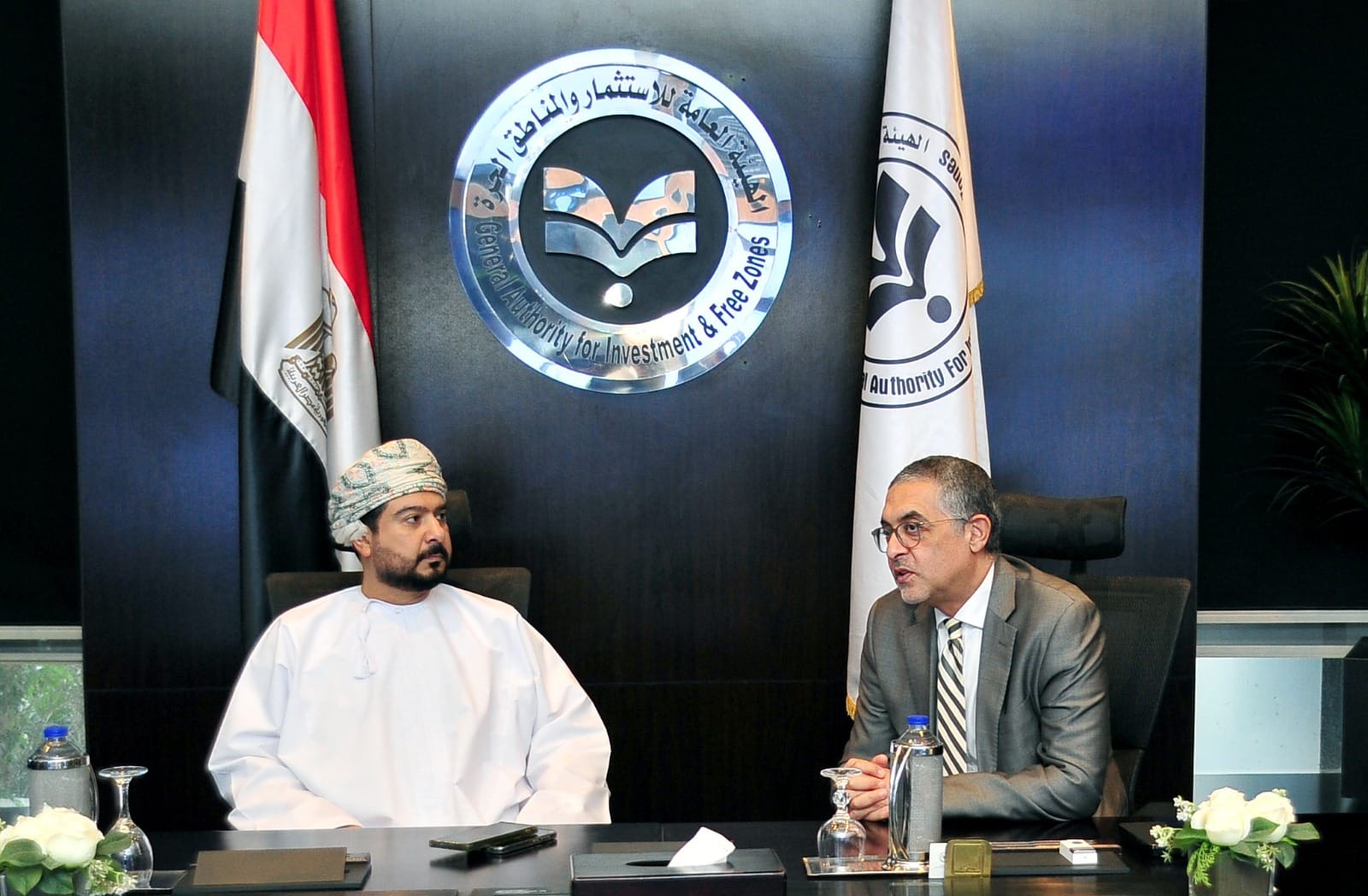 رئيس هيئة الاستثمار يستقبل وزير التجارة والصناعة وترويج الاستثمار بسلطنة عمان