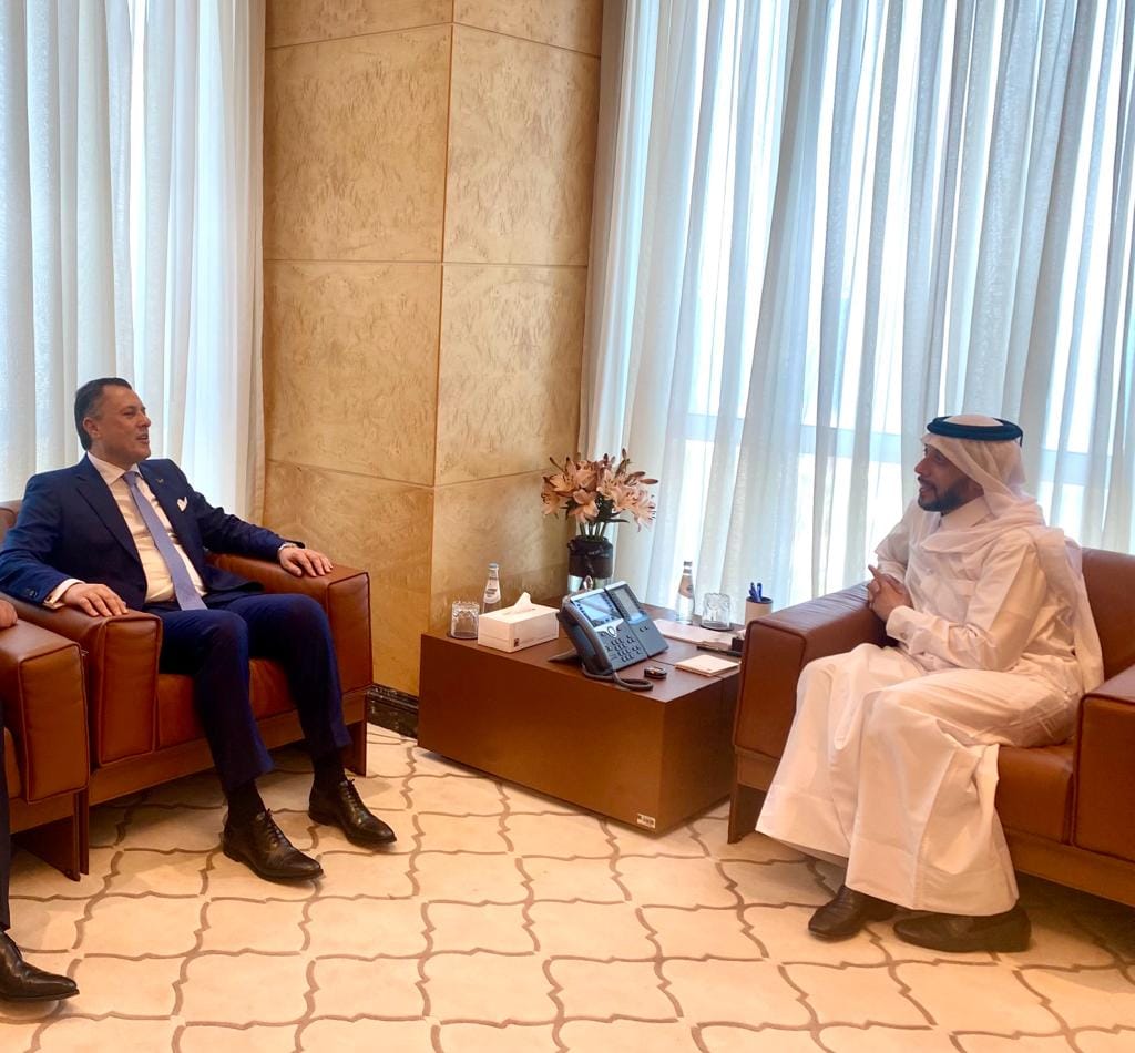 وزير السياحة والآثار يعقد لقاءات مع رئيس رابطة رجال الأعمال القطريين