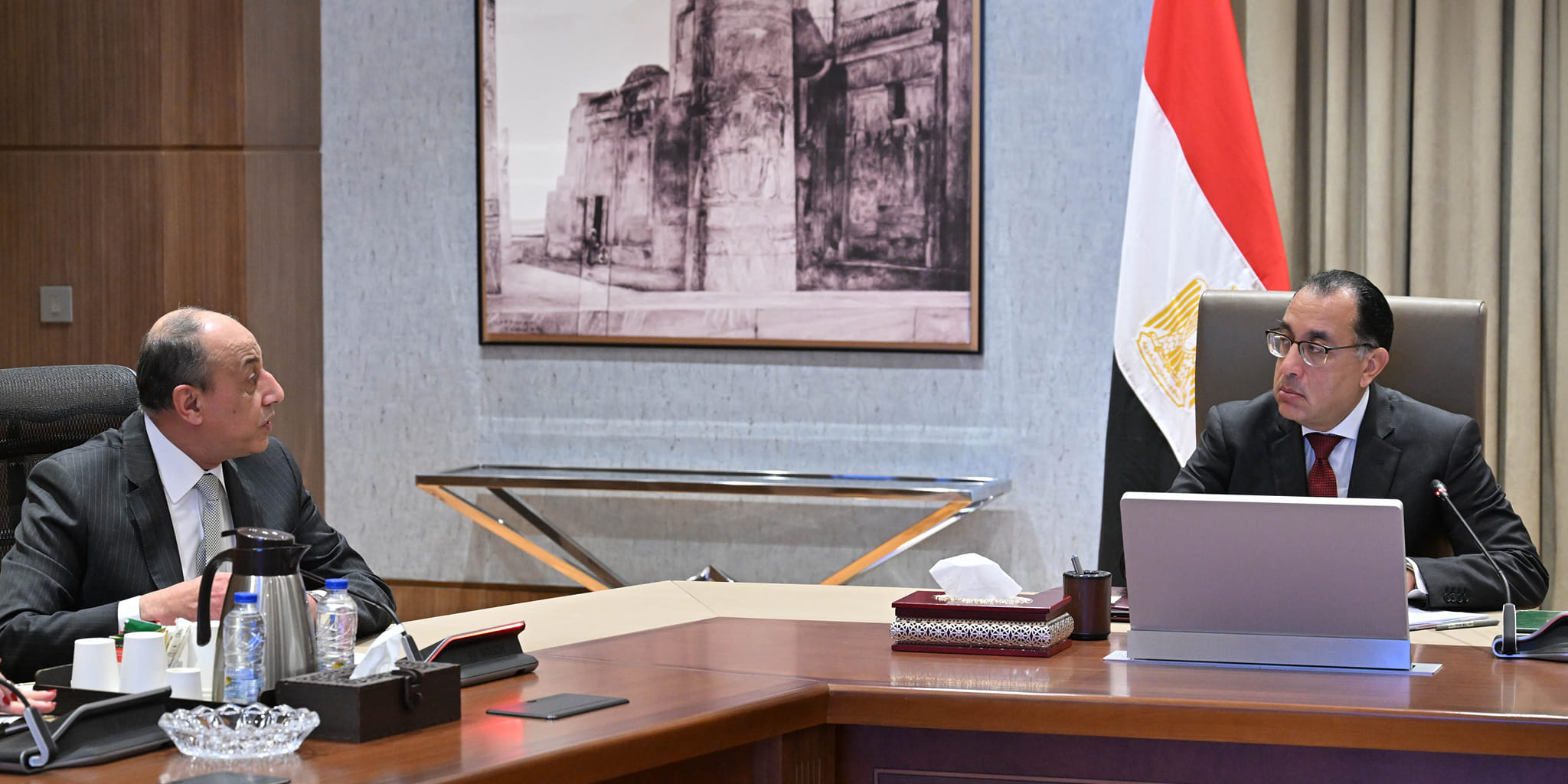 رئيس الوزراء يناقش مشروع استغلال المنطقة الاستثمارية بمطار شرم الشيخ