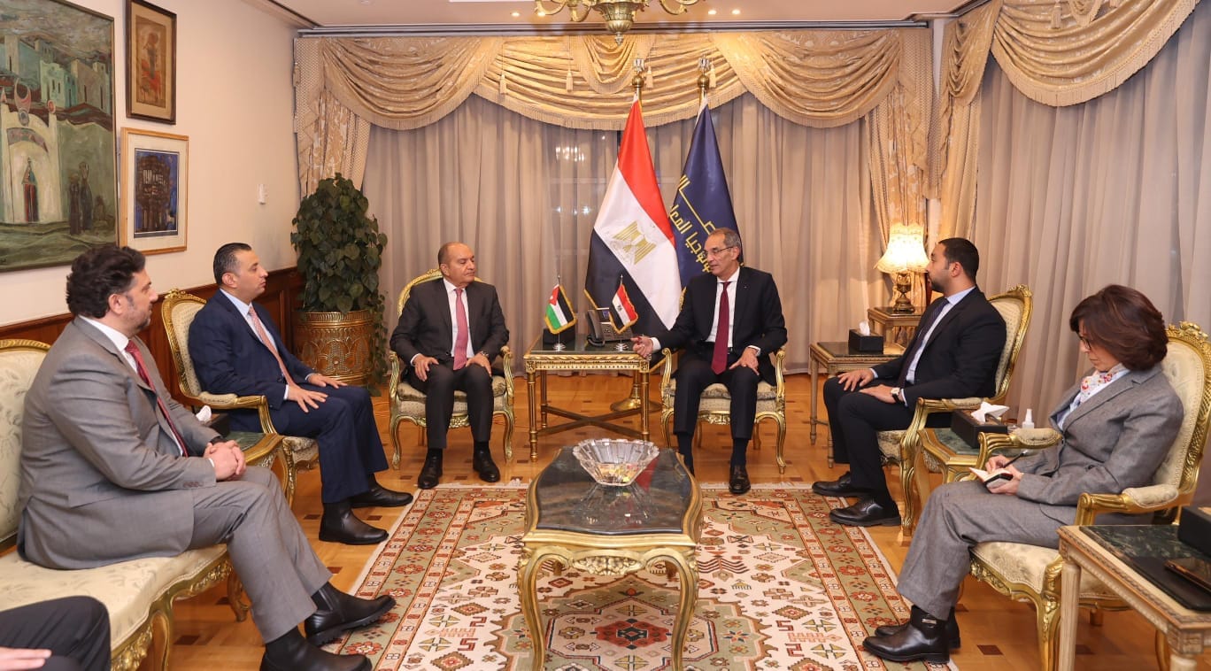 المصرية للاتصالات توقع اتفاقية انشاء كابل بحري