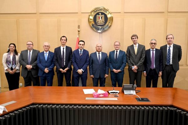 تحالف عالمي لإنشاء مصنع توطين صناعة المحللات الكهربائية
