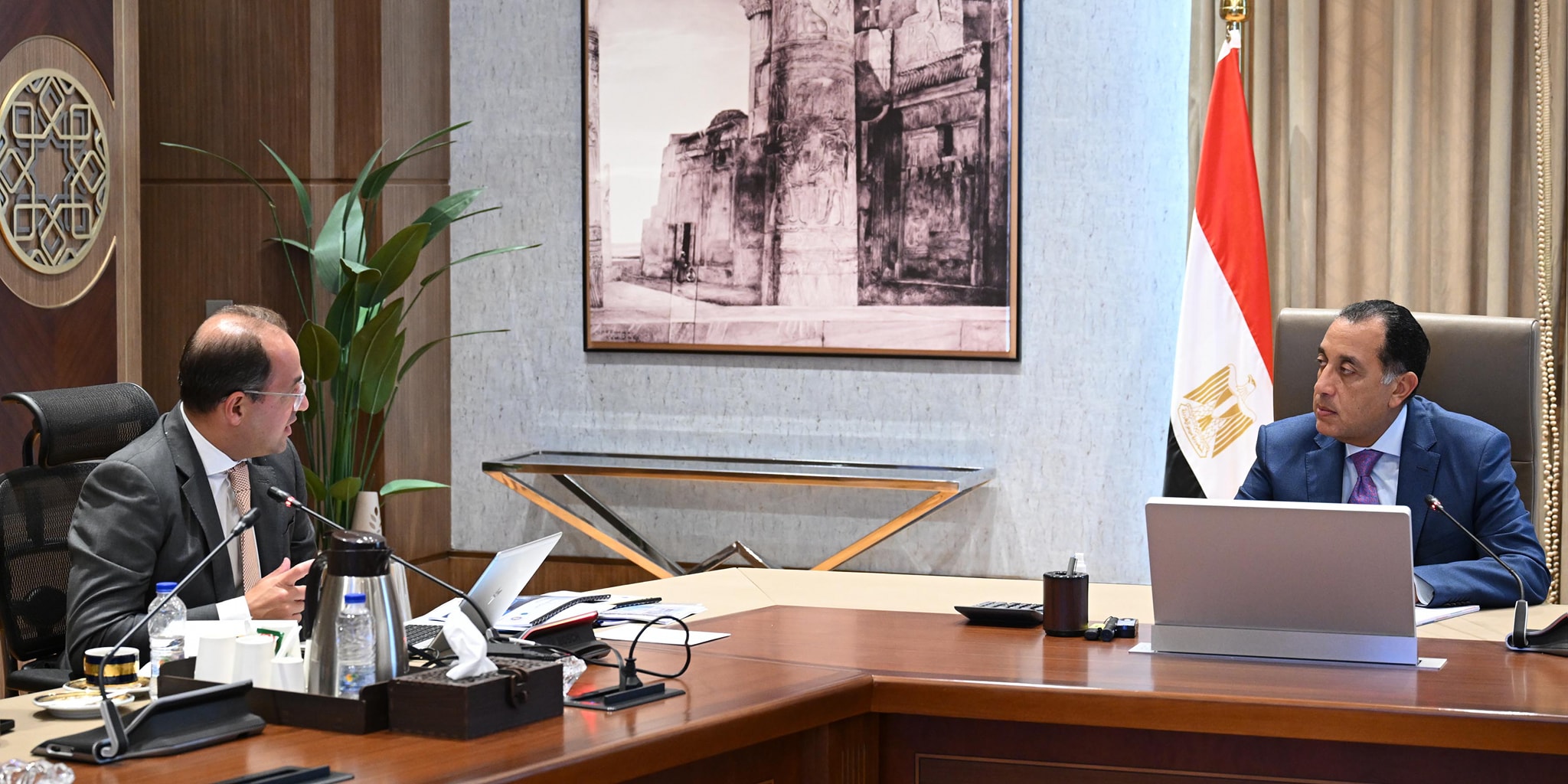 رئيس الوزراء ووزير المالية