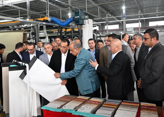 رئيس الوزراء يفتتح مصنع هنجشينج الصيني (1)