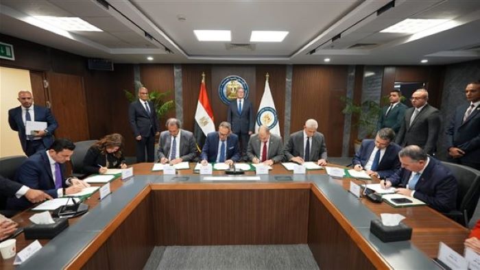 وزير البترول يشهد مراسم التوقيع