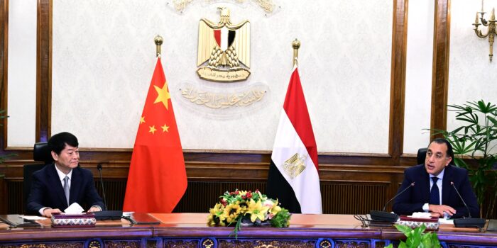 جانب من لقاء رئيس الوزراء والمسؤول الصيني